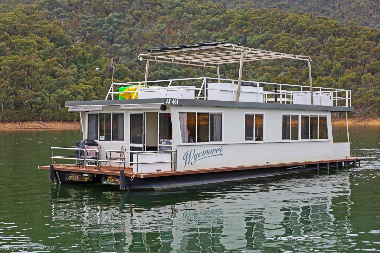 Wyewurri Houseboat Holiday Home on Lake Eildon:Wyewurri on Lake Eildon