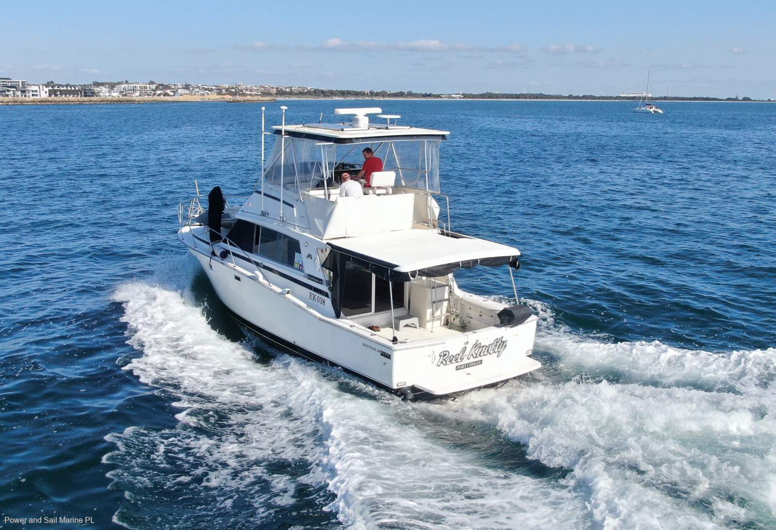 Bertram 38 Flybridge Caterpillar Diesels Hardtop to cockpit & Generator