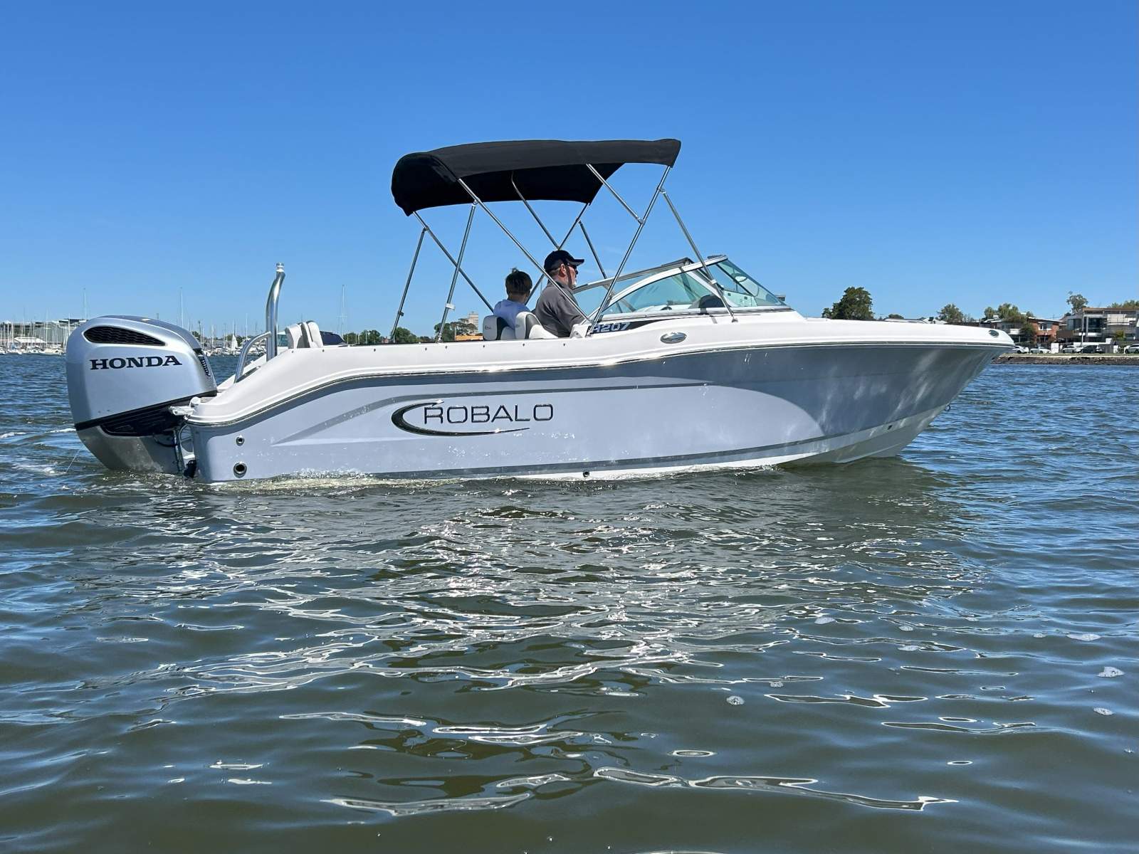 Robalo R207