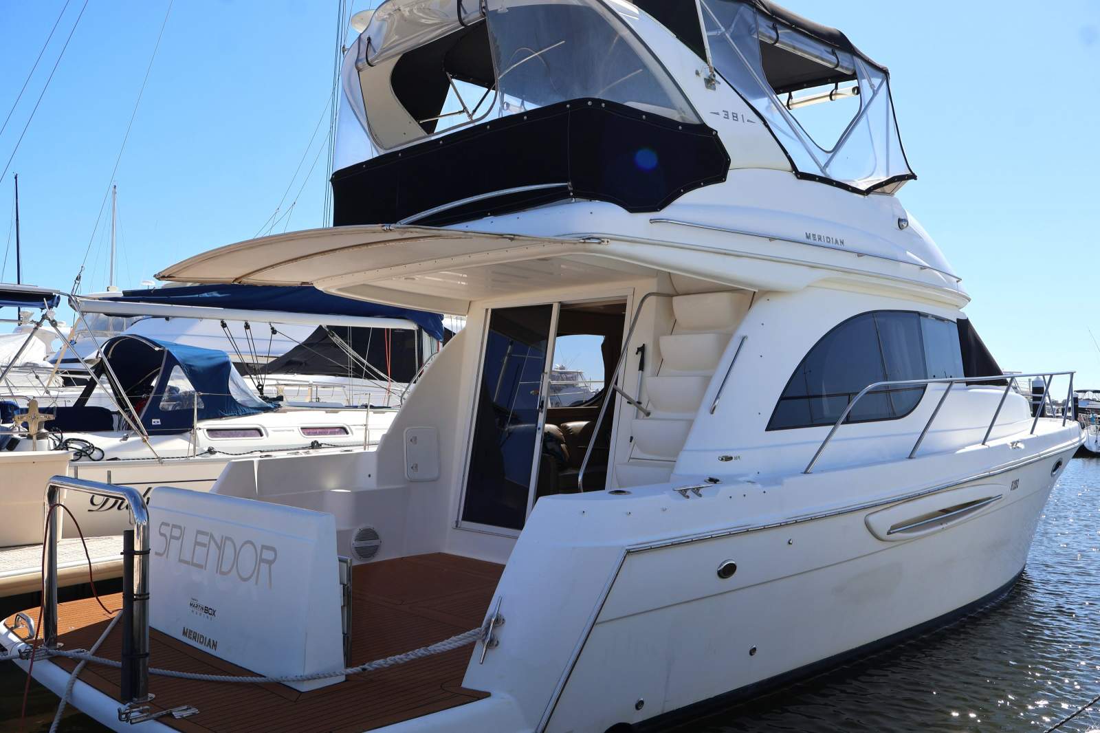 Meridian 381 Sedan Bridge - Your Gateway to Relaxed Cruising!