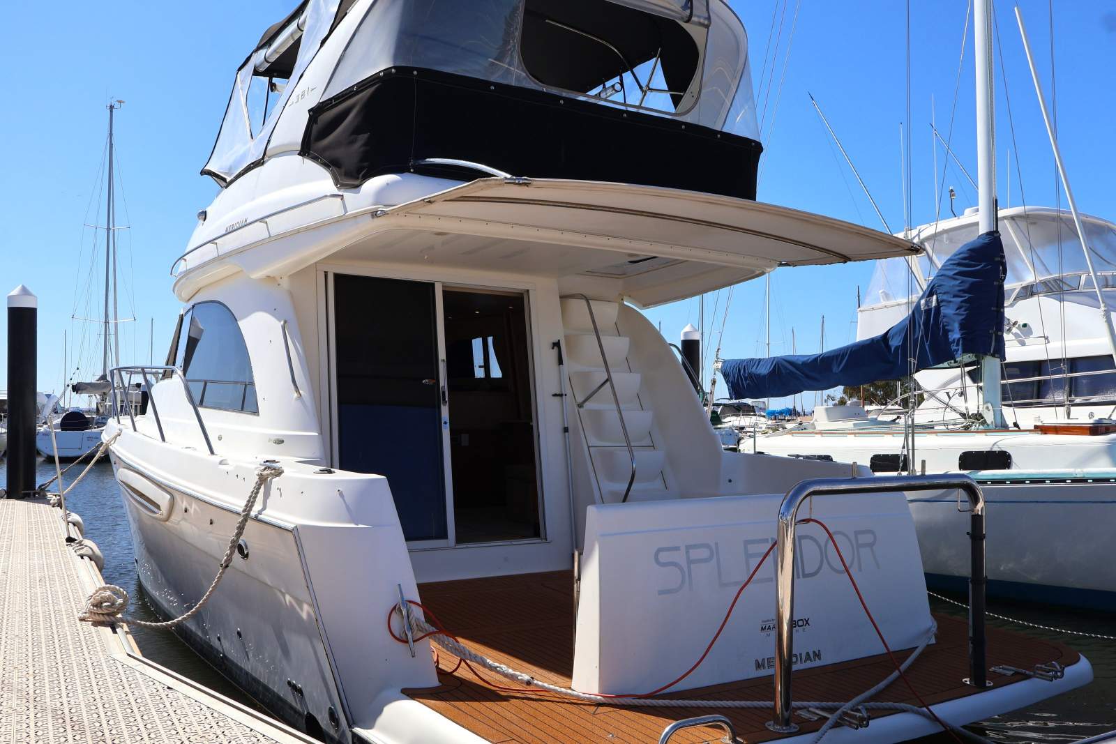 Meridian 381 Sedan Bridge - Your Gateway to Relaxed Cruising!