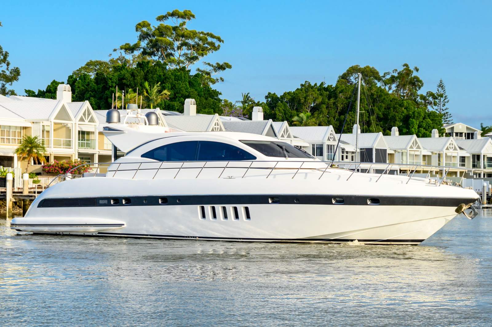 Mangusta 72