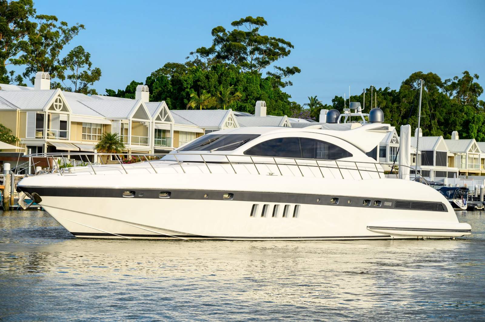 Mangusta 72