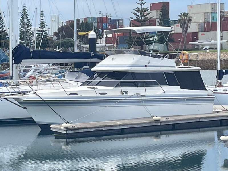 Markline 1100 Flybridge Cruiser