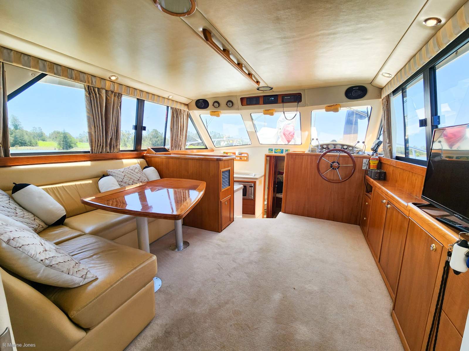 Riviera 40 Aft Cabin