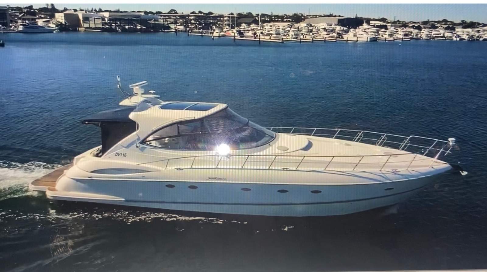 Cruisers Yachts 560 Express
