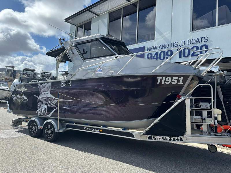 Sailfish 7500 Canyonmaster With Twin Honda 150HP 4 Strokes with just 168 hrs!