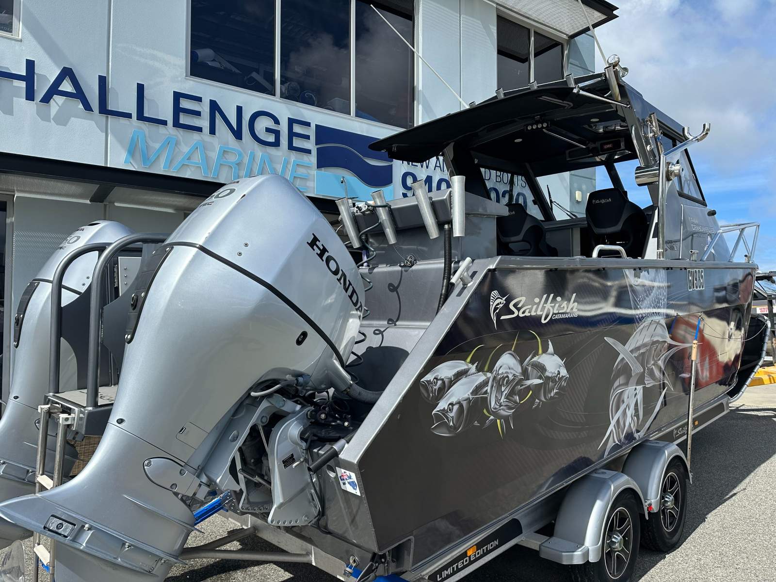 Sailfish 7500 Canyonmaster With Twin Honda 150HP 4 Strokes with just 168 hrs!