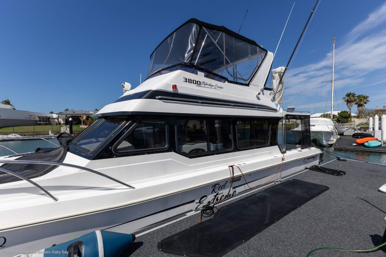 Powercat 3800 Flybridge