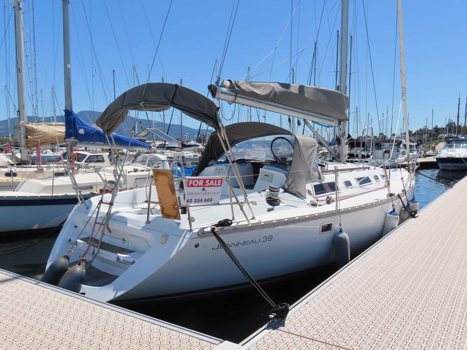 Jeanneau Sun Charm 39 EXCELLENT CONDITION WITH MANY MAJOR UPGRADES