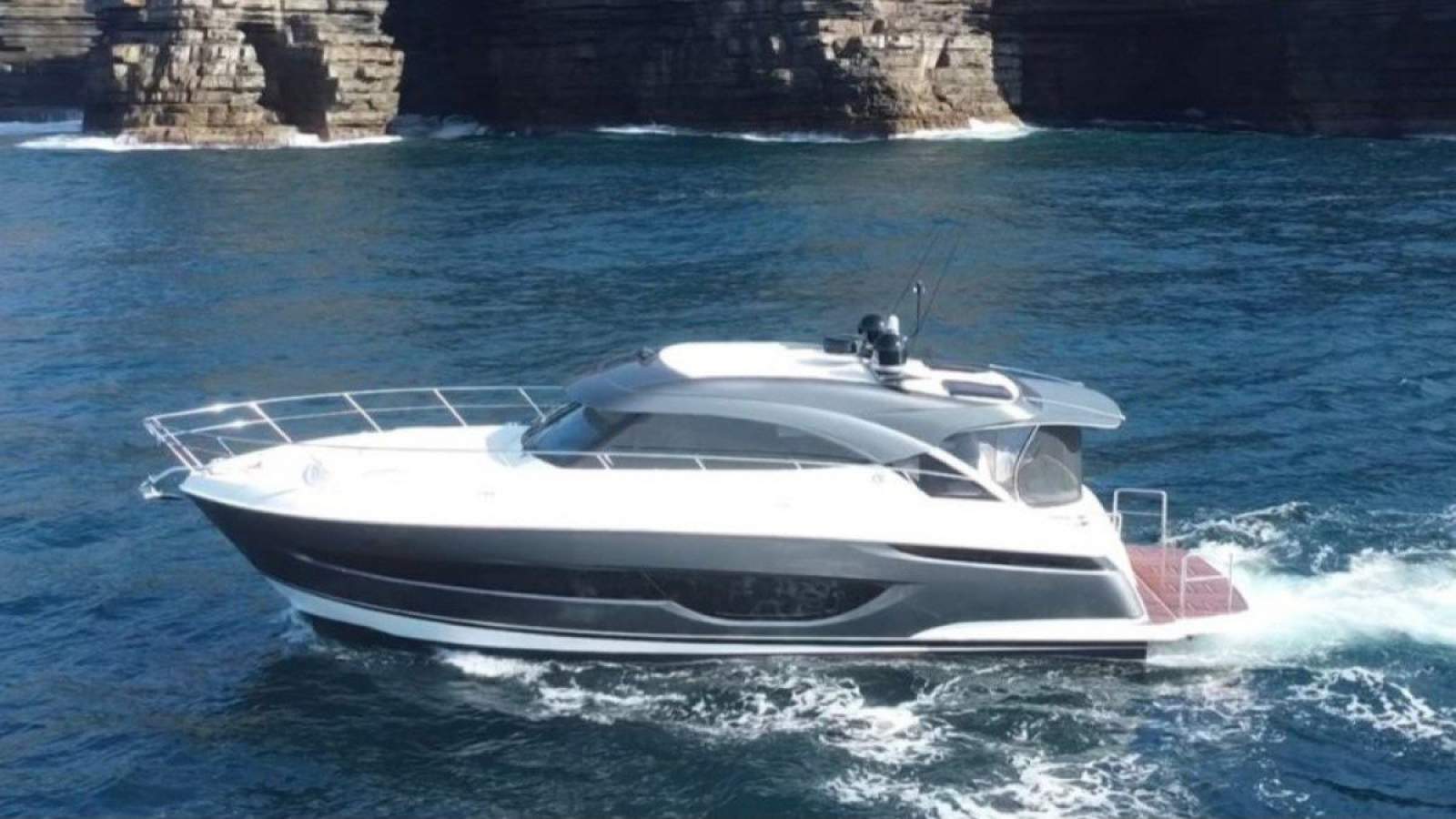 Riviera 4600 Sport Yacht Platinum Edition