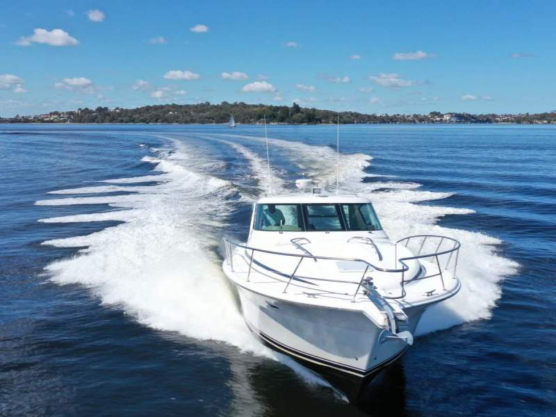 Riviera 4000 Offshore Hardtop Platinum Series