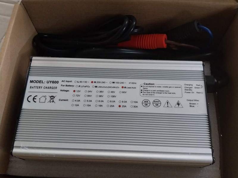 Battery charger, 12V, 20 amp