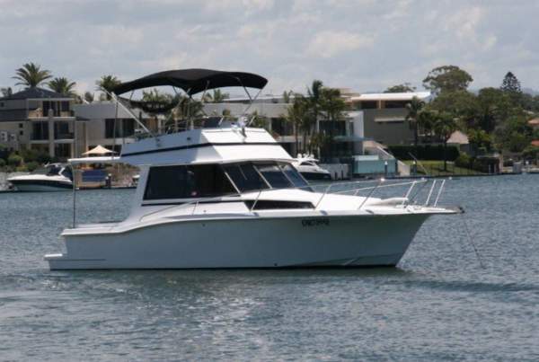 Premier 900 Flybridge:On water