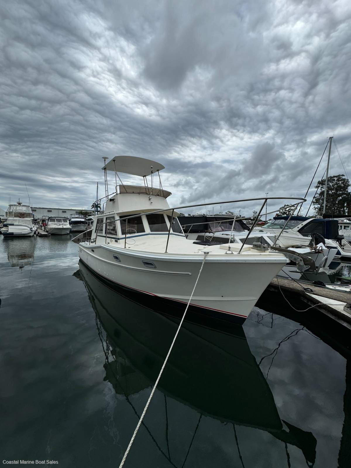 Aquarius 35 Flybridge Cruiser