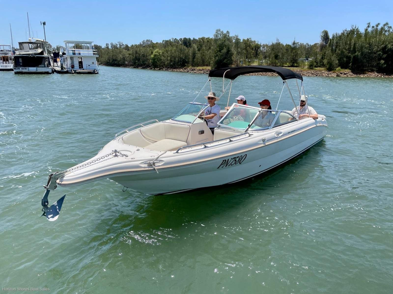 Mustang 2300 Bowrider