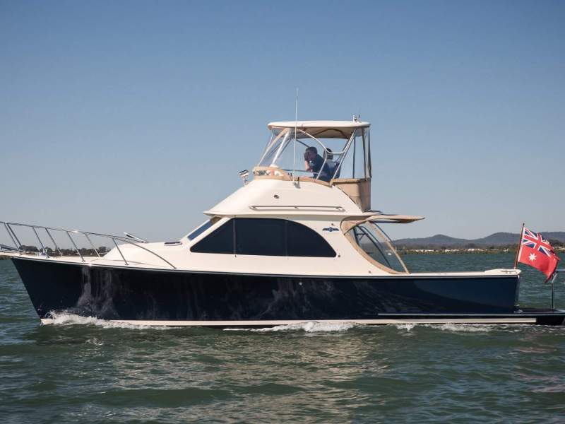 Palm Beach Motor Yachts 32 Flybridge Whisper