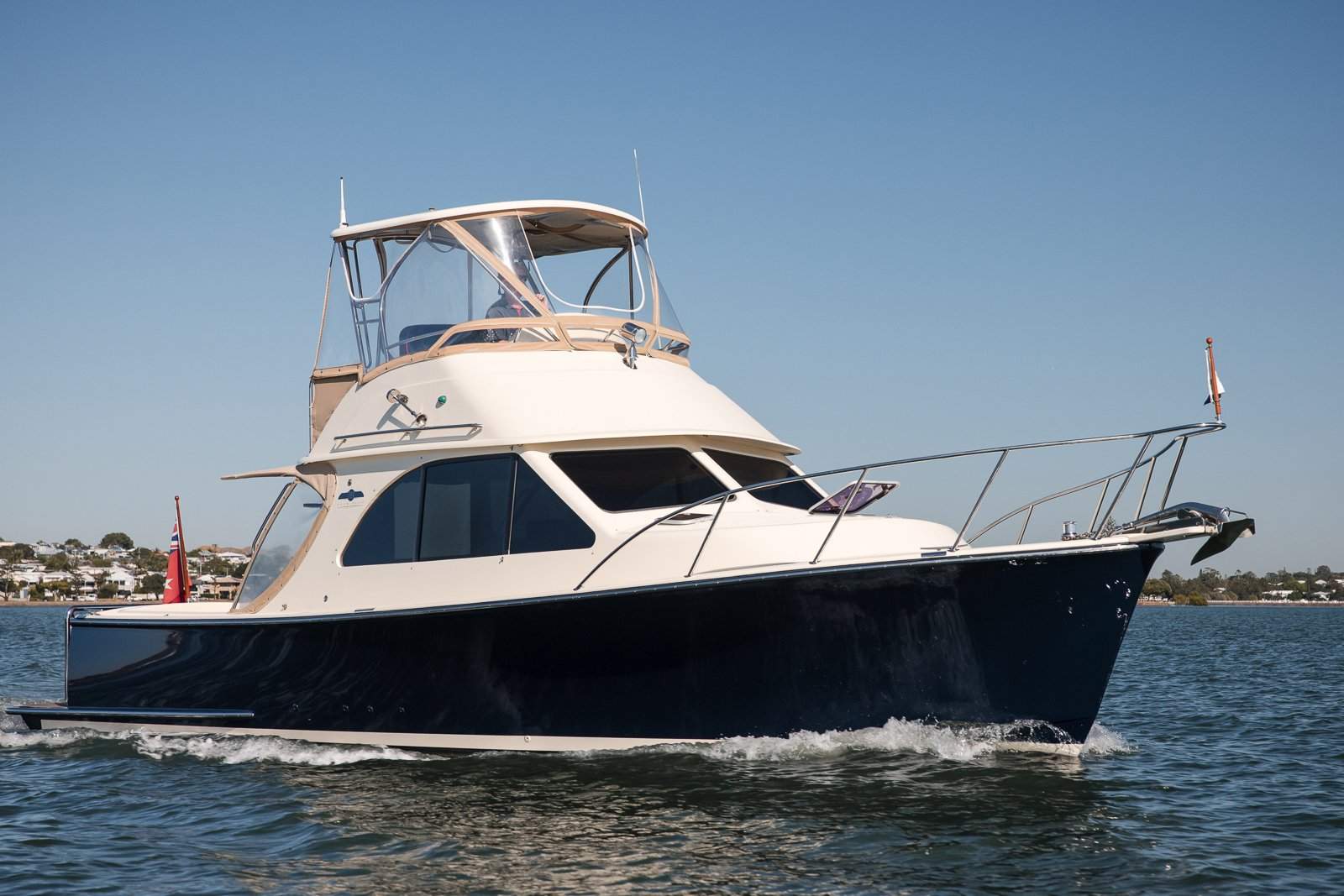 Palm Beach Motor Yachts 32 Flybridge Whisper