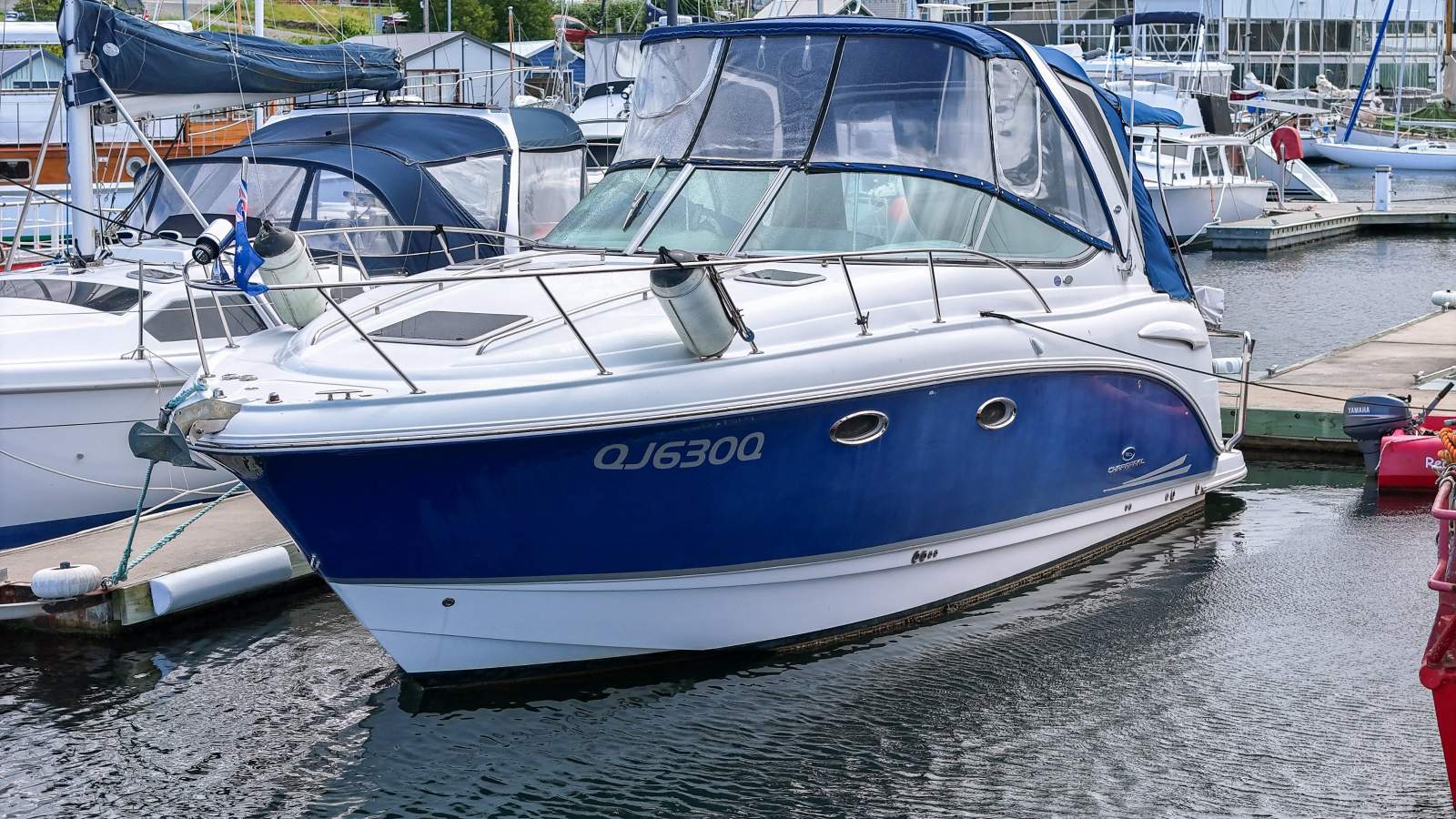 Chaparral 310 Signature HIGH VOLUME SPACIOUS CRUISER