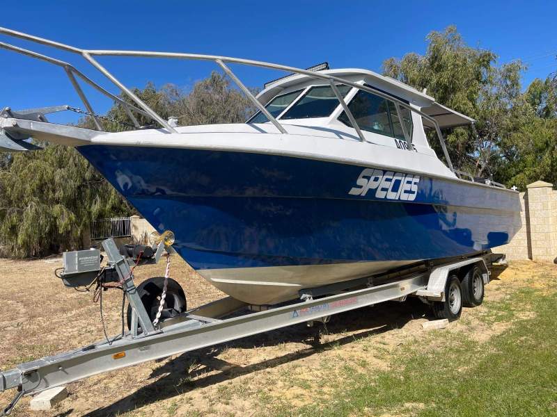 Seaquest 8.0 Hard top, new 325 Suzuki outboard