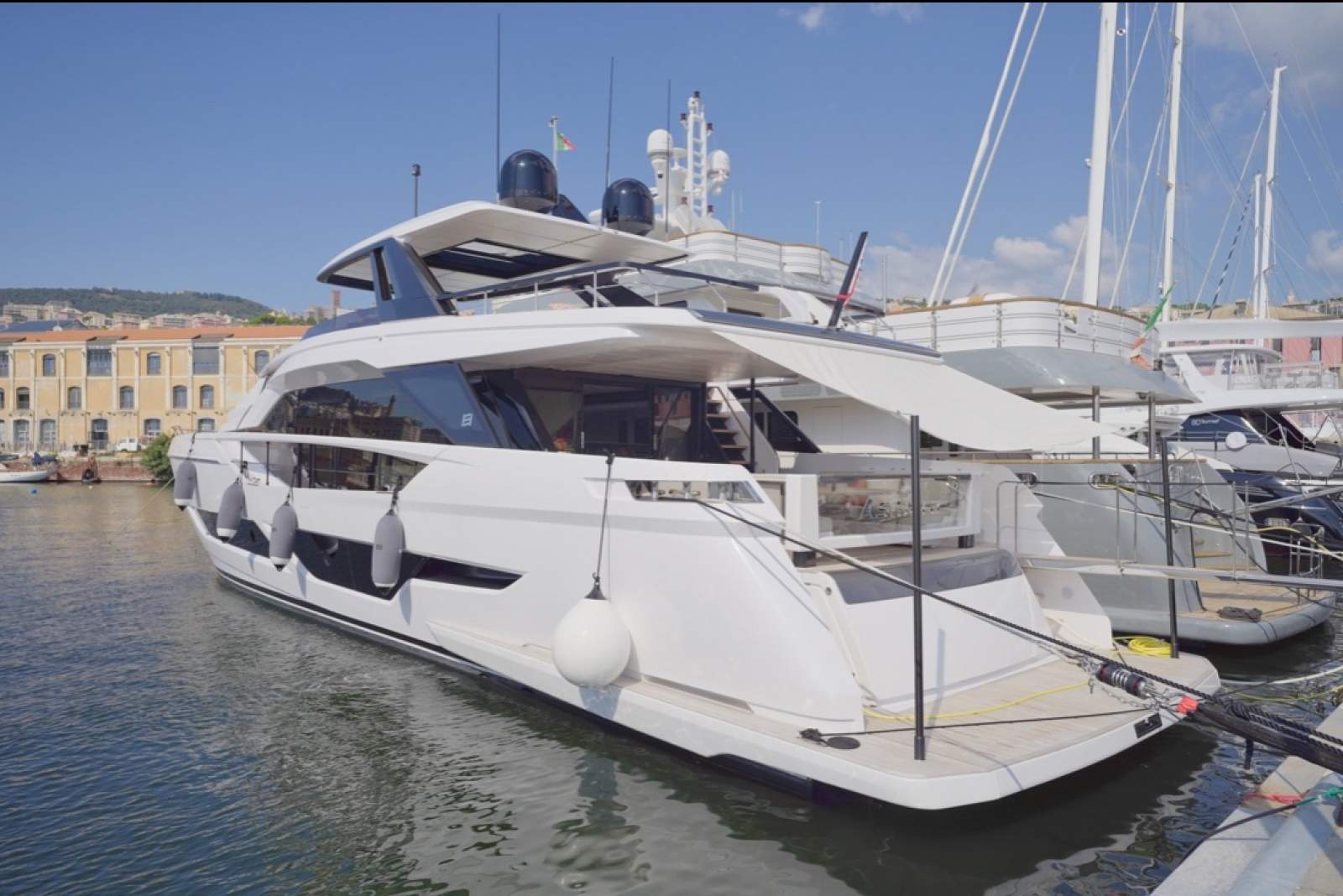 Ferretti 860 2023 built - Brand new boat - heavily reduced