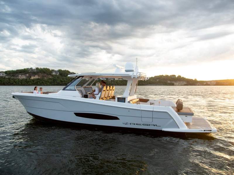 Regal 38 Surf