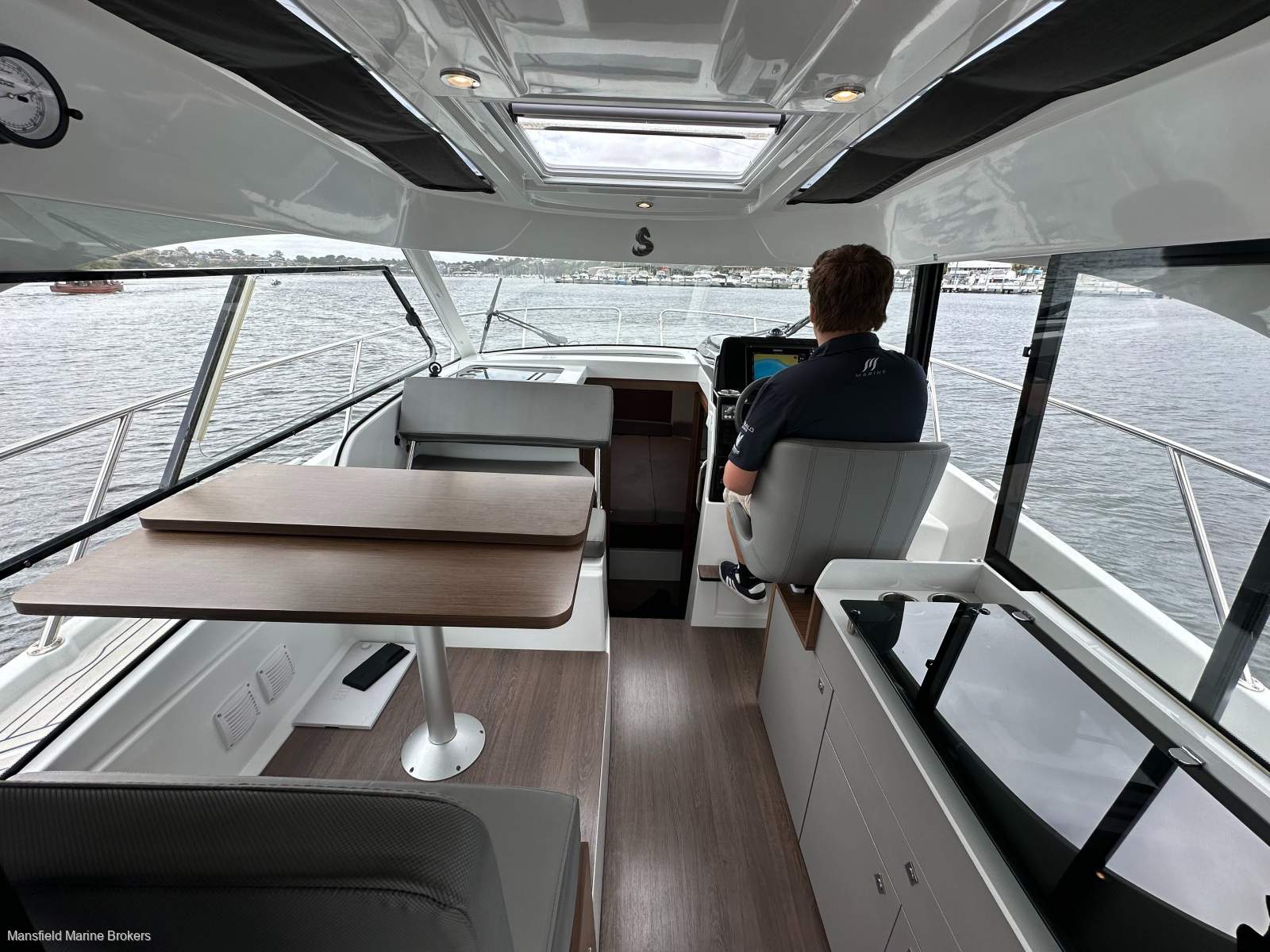 Beneteau Antares 9.0 OB:Spacious for a 9 mtrs boat