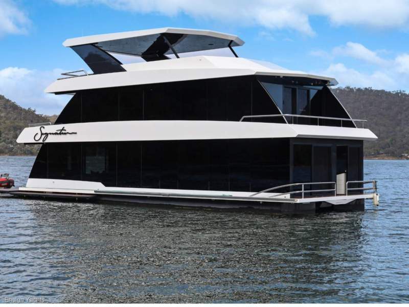 Luxury Houseboat 60'