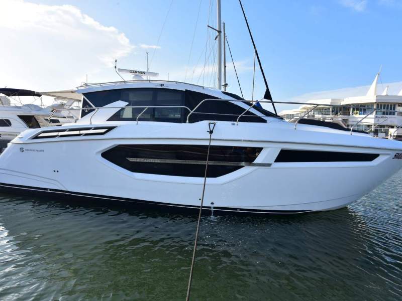 Cruisers Yachts 42 Cantius