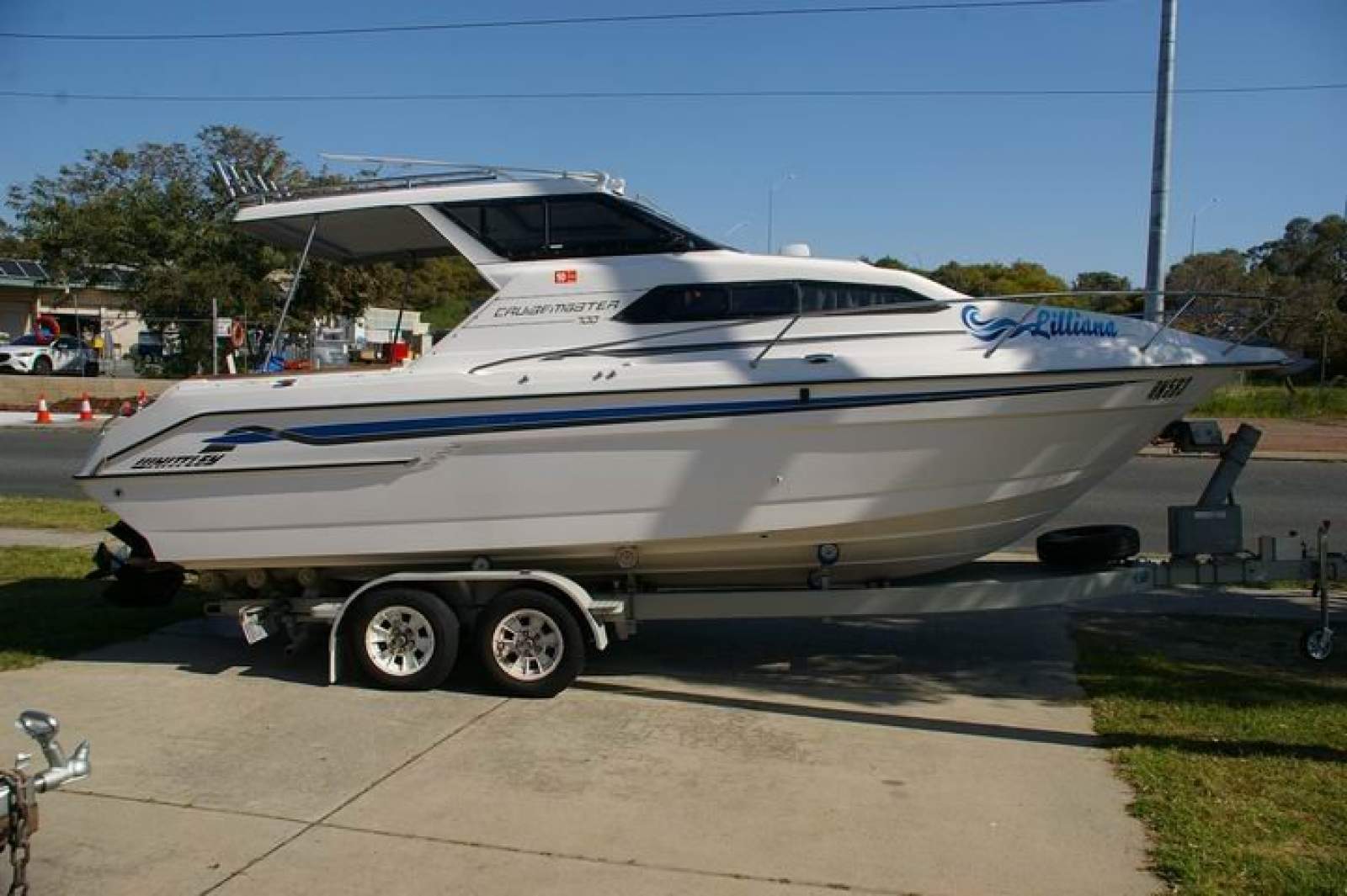 Whittley Cruisemaster 700 near new V8 MPI