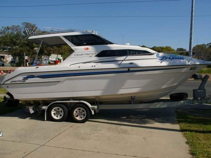 Whittley Cruisemaster 700 near new V8 MPI