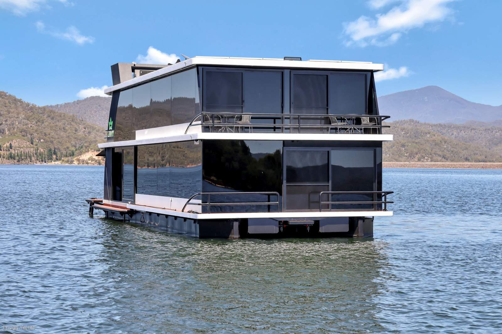 Luxury Houseboat 60'