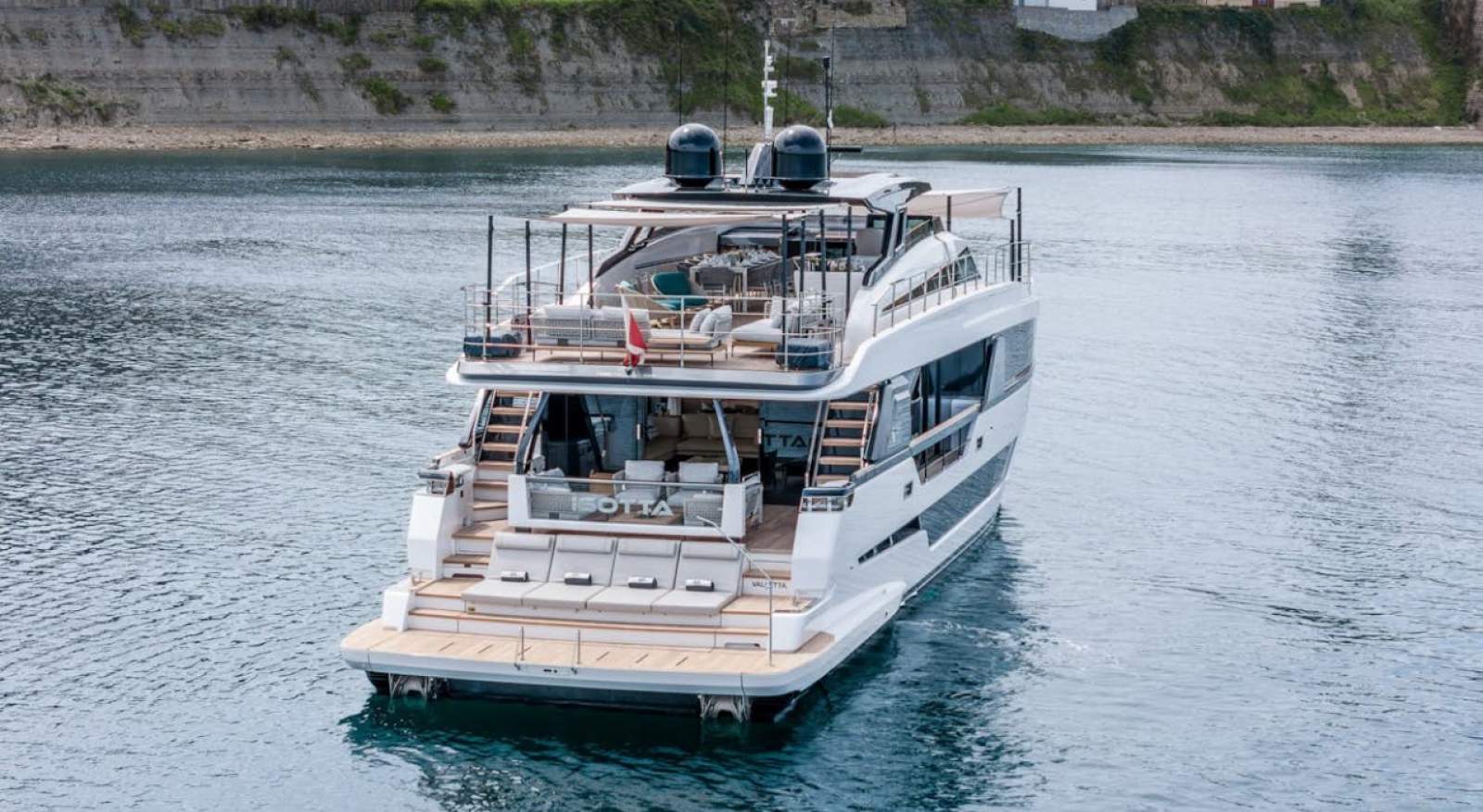 Ferretti 1000 - Immaculate and as new