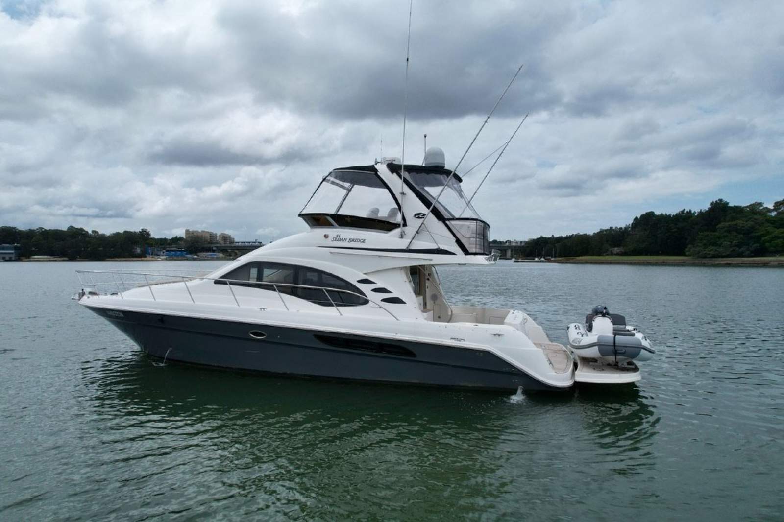 Sea Ray 44 Sedan Bridge