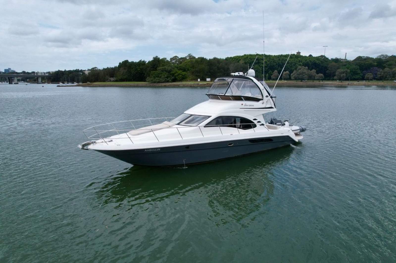 Sea Ray 44 Sedan Bridge