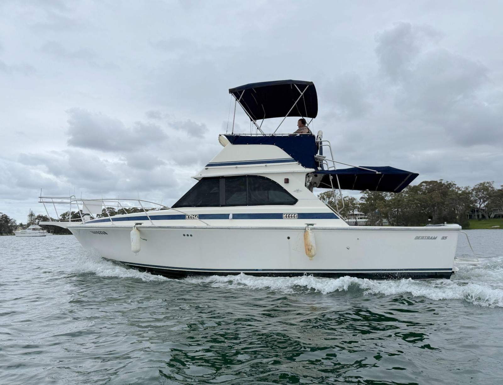 Bertram 35 Flybridge