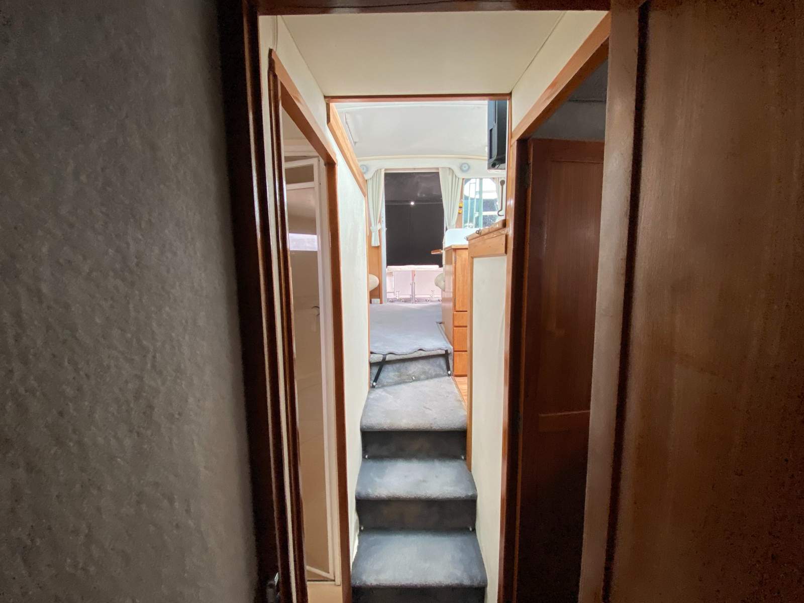 Caribbean 35 Flybridge Cruiser GET LOOSE – ****OWNER SAYS SELL****