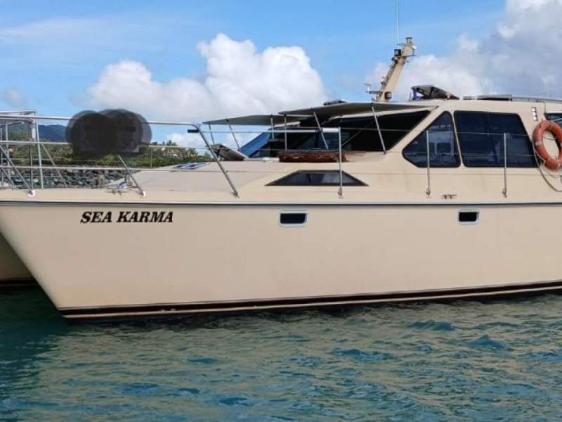 Crowther Ventura 11.8 Pilot house