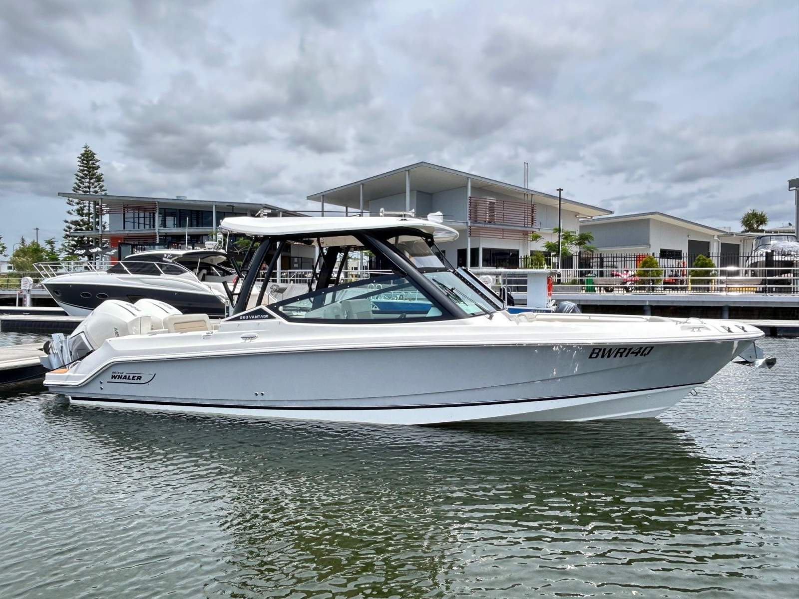 Boston Whaler 280 Vantage 2023 Model, Suit New Buyer