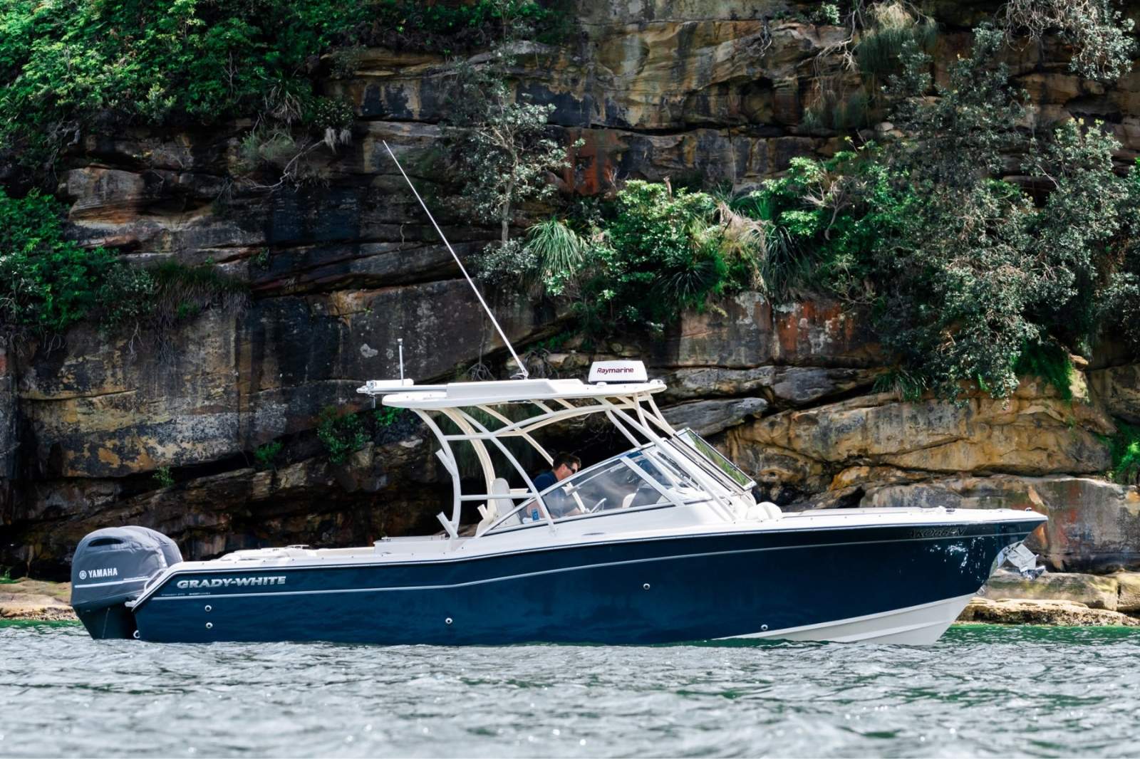 Grady-White Freedom 275