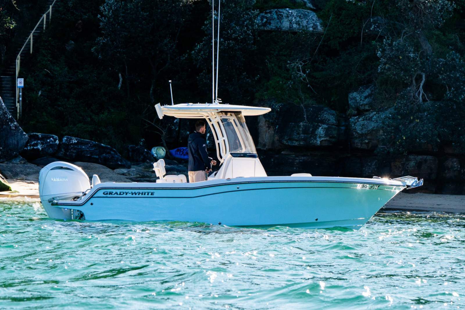 Grady-White Fisherman 216