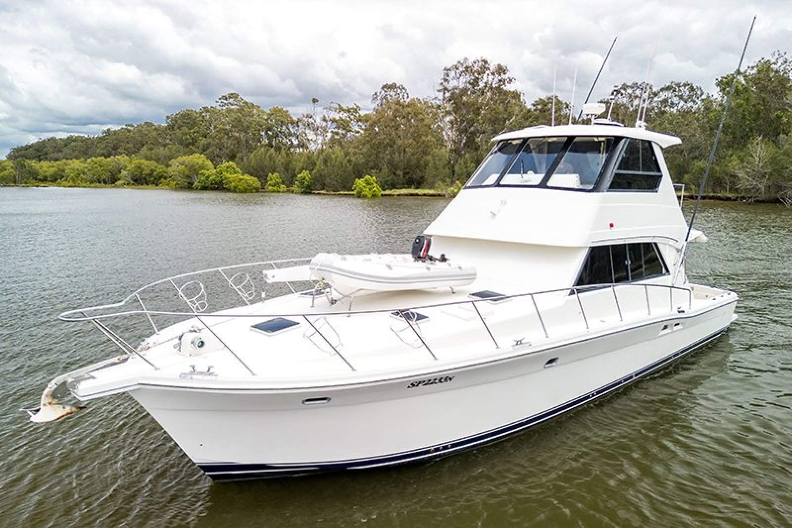 Riviera 48 Enclosed Flybridge