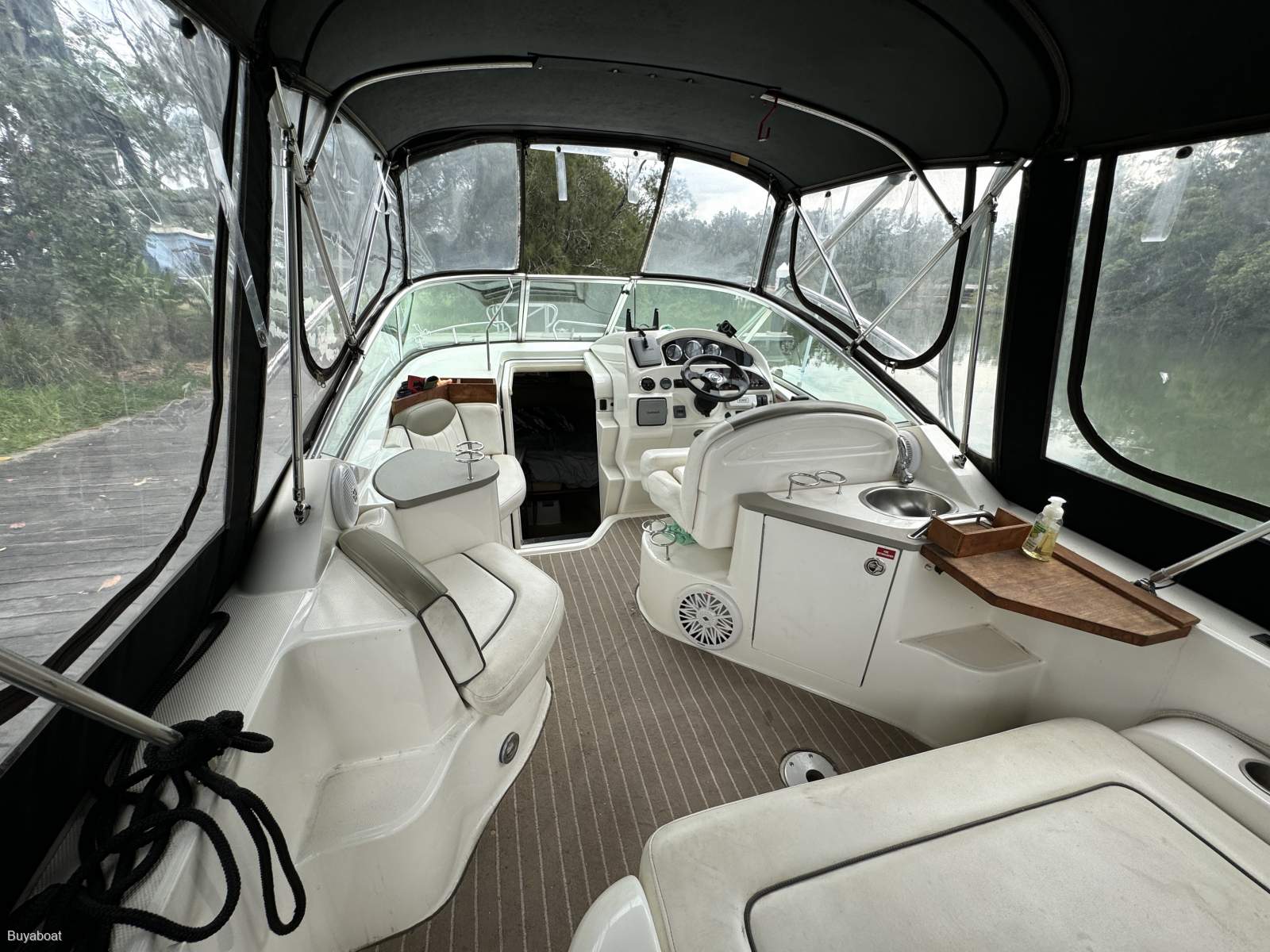 Sea Ray 245 Sundancer NEW motor - 100 hrs