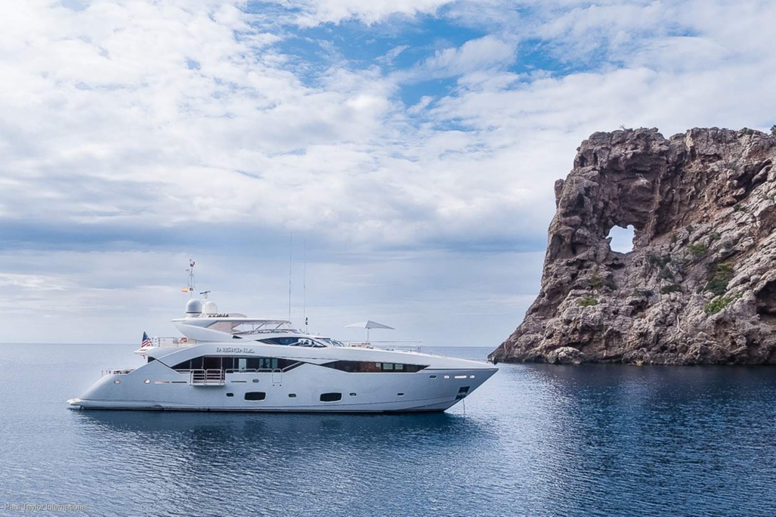 Sunseeker 115 Sport Yacht - Superior Option - Excellent Specification.