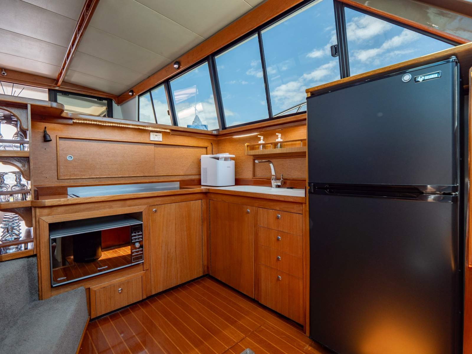 Riviera 52 Enclosed Flybridge Passagemaker - R Marine Crawley