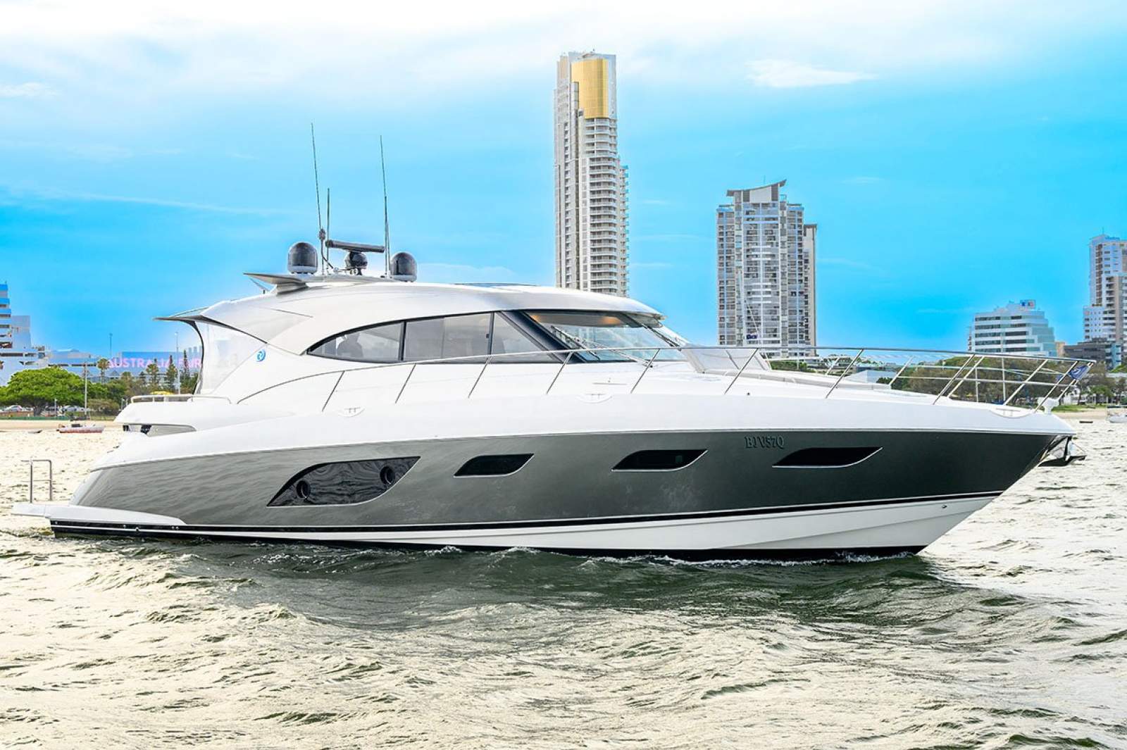 Riviera 6000 Sport Yacht Platinum Edition