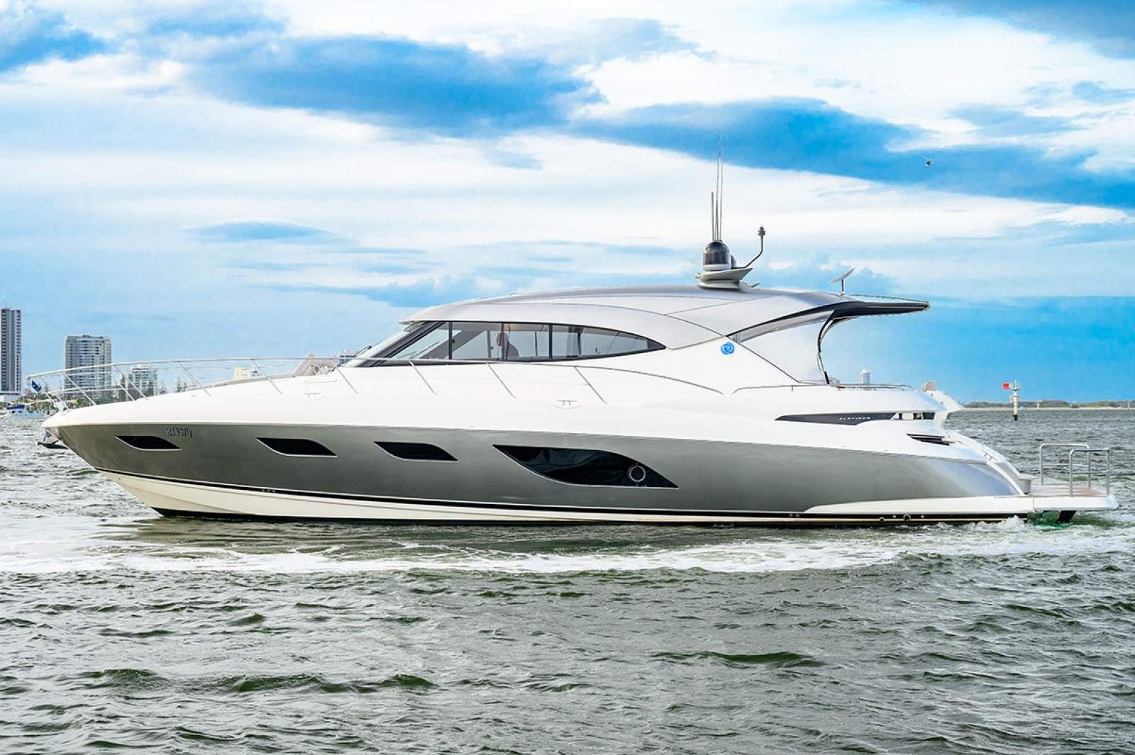 Riviera 6000 Sport Yacht Platinum Edition