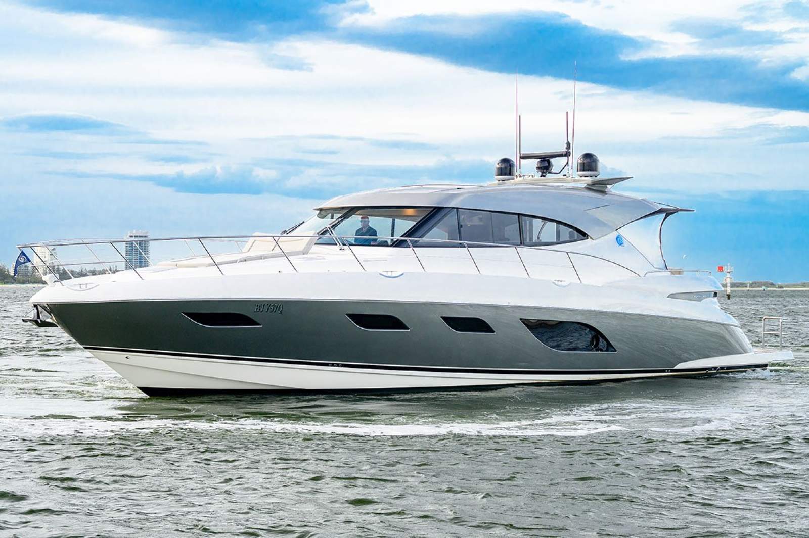 Riviera 6000 Sport Yacht Platinum Edition