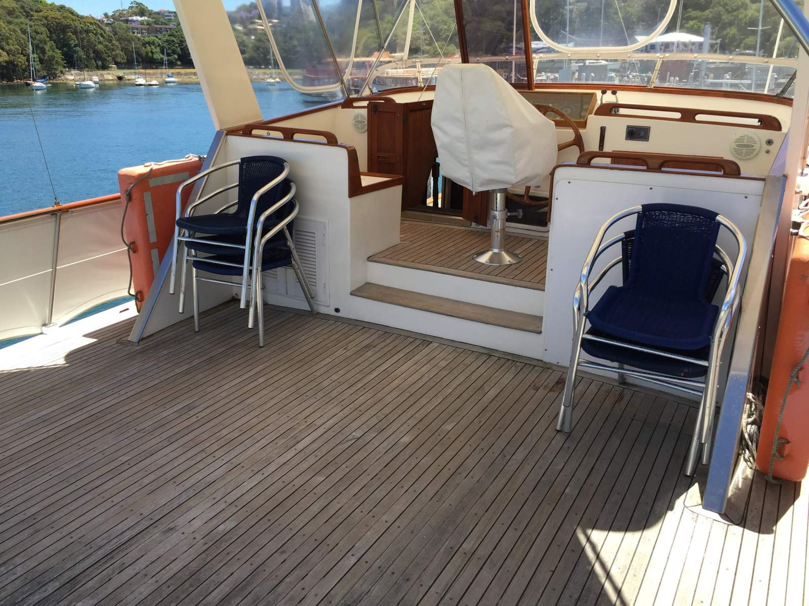 Ocean Alexander 50 Mk 1 Pilothouse:top deck space