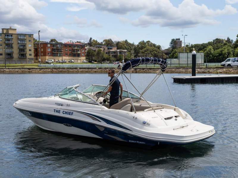 Sea Ray 220 Sundeck